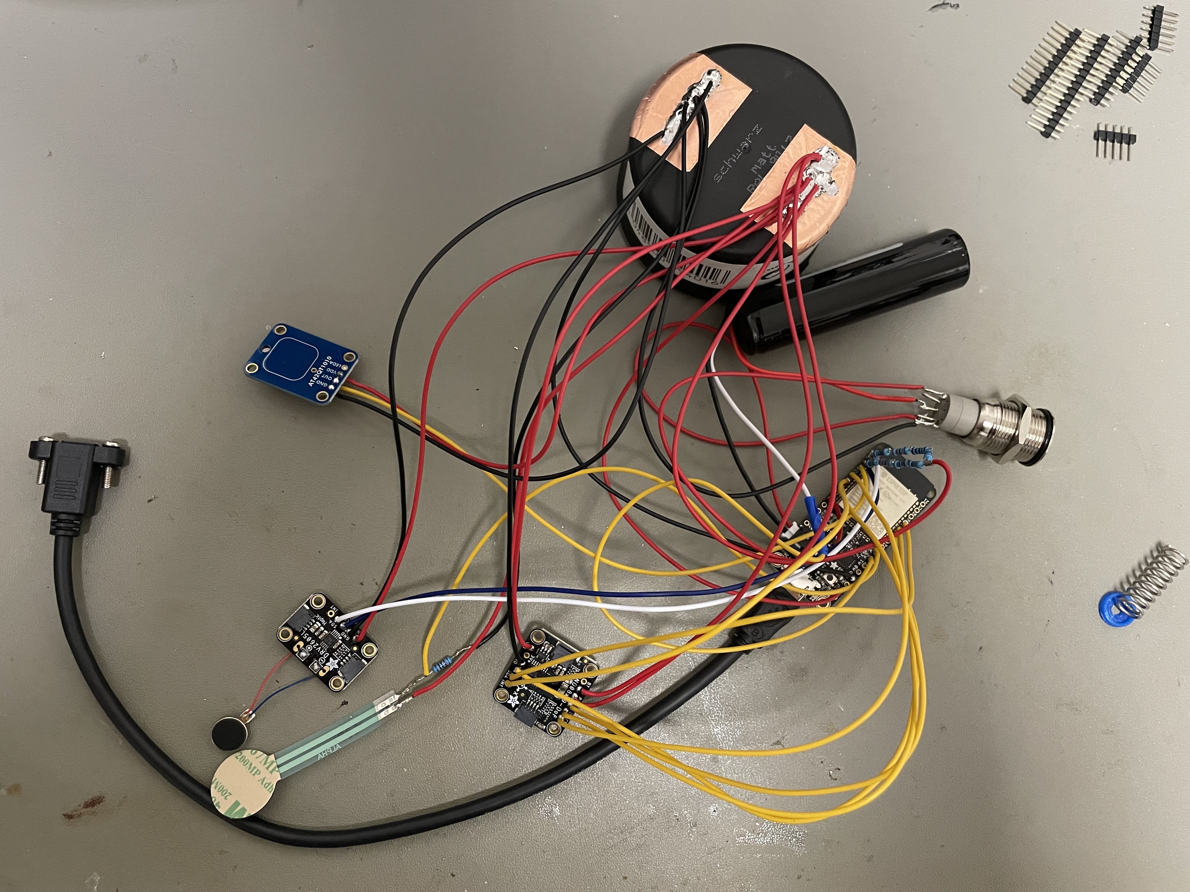 First hardware configuration: assembly according to our circuit diagram that we utilized as the basis for our software in parallel development.